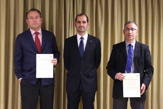 Fotografía diplomas premio innovación docente ETSI